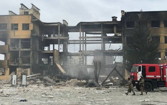 Самолеты начали бомбить жилые дома в Сумах и Ахтырке
