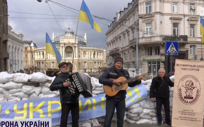 В Одессе музыканты вышли на баррикады, чтобы поддержать защитников