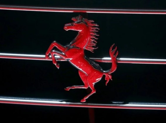 Ferrari и Lamborghini остановили работу в России
