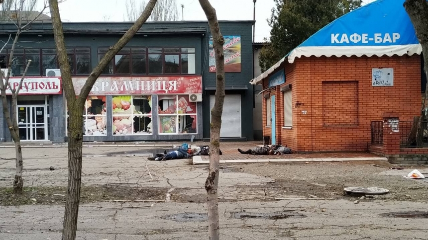 Появились снимки обстрелянного Россией Мариуполя (фото 18+)
