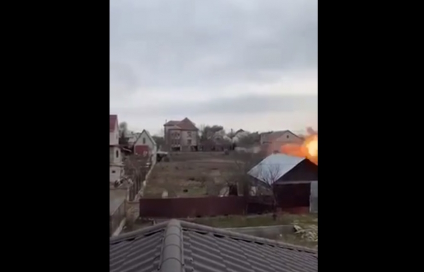 В Николаеве снаряд врага попал в жилой дом (видео)