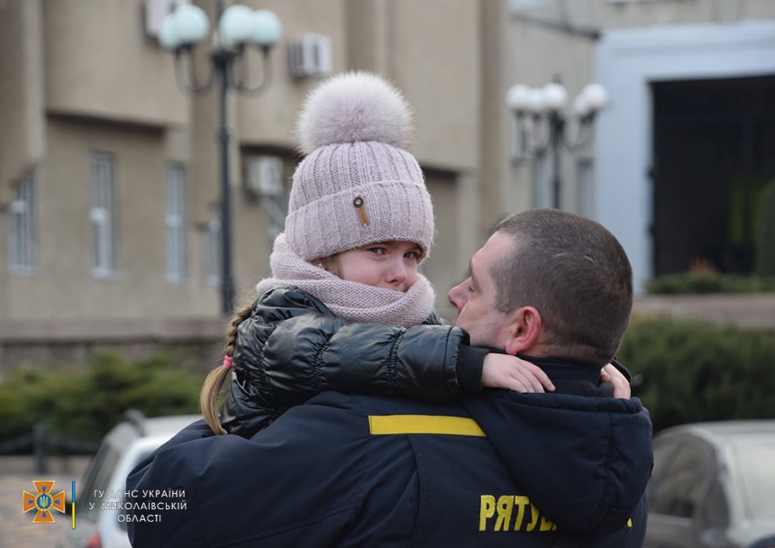 Спасатели эвакуировали из Николаева своих сотрудниц с детьми (фото)