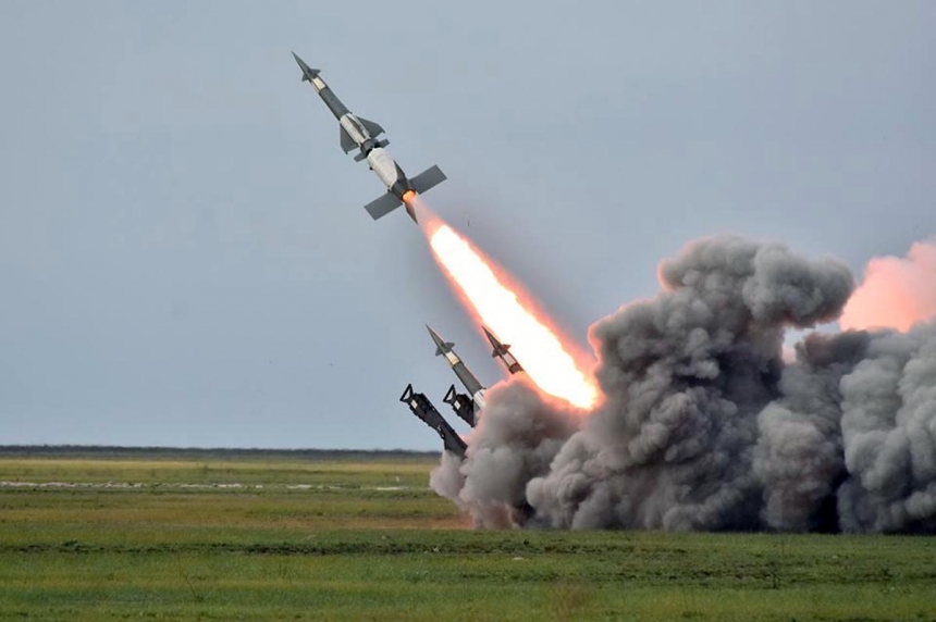 Во Львове и Ивано-Франковске слышны взрывы: работает система ПВО