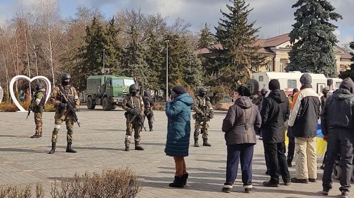 В Скадовск заехала колонна русских оккупантов