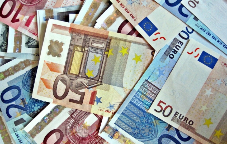 НБУ вернул ограничения на вывоз валюты
