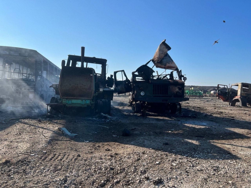 Оккупанты разгромили с вертолетов строительную базу в Николаевской области (фото)