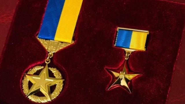 Двое защитников Мариуполя стали Героями Украины