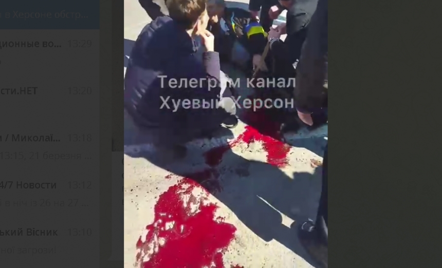 В Херсоне российские оккупанты стреляли в участников митинга за Украину — есть раненые (видео)