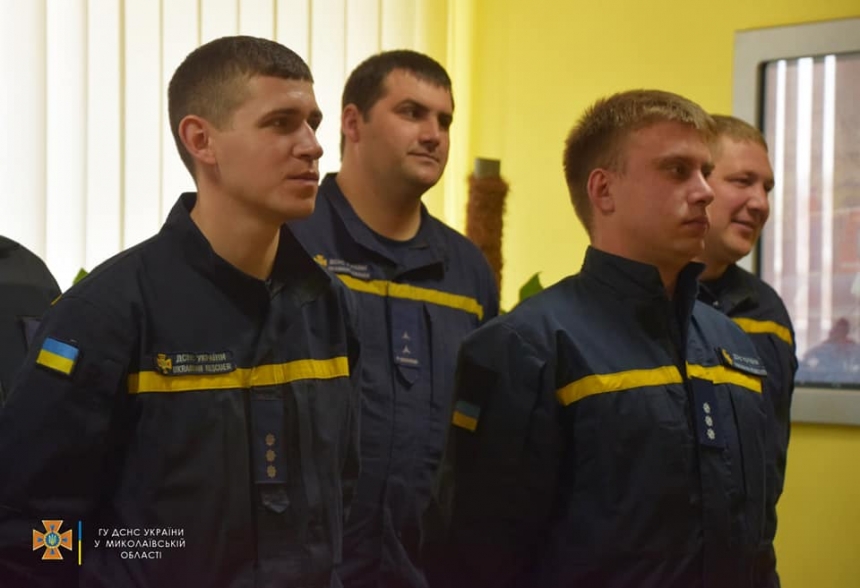 Николаевских спасателей наградили за работу в сверхсложных условиях