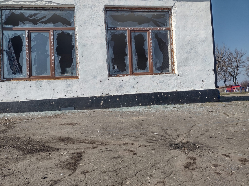 22 снаряда на детскую площадку, 3 погибших и 13 раненых: фото обстрела села в Николаевской области