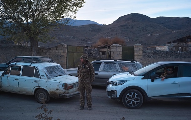 В непризнанной Нагорно-Карабахской республике введено военное положение 