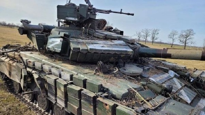 В Херсонской области ВСУ захватили два танка и зенитную установку врага