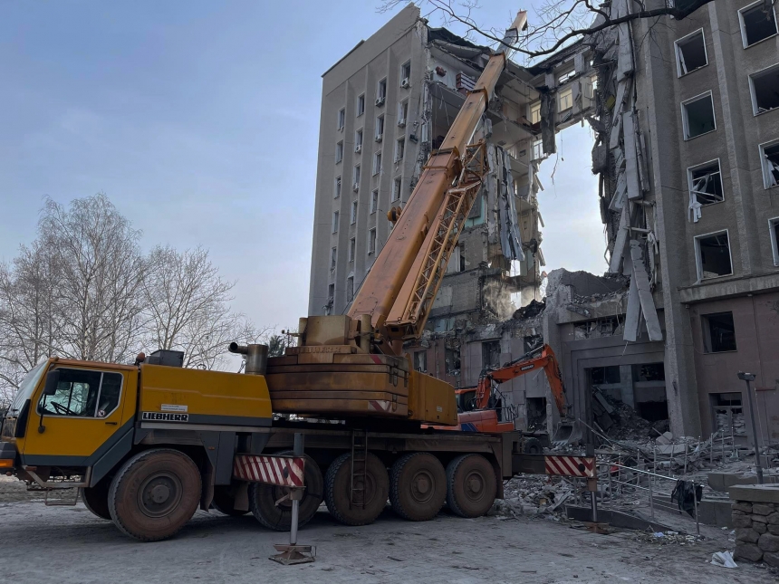 В результате ракетного удара по Николаевской ОГА погибли уже 15 человек