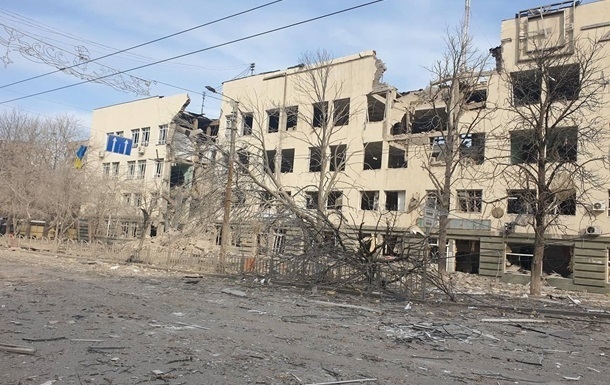 Войска РФ обстреляли горсовет в Харьковской области, есть жертвы
