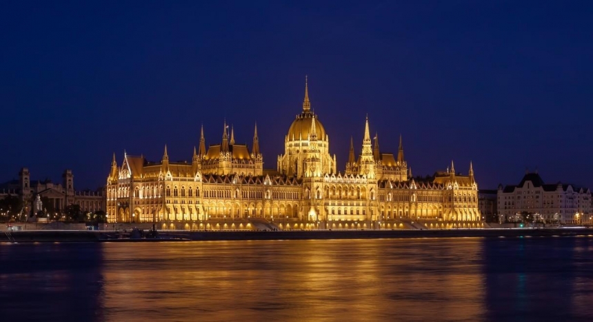 Еврокомиссия планирует сократить финансирование Венгрии, - СМИ