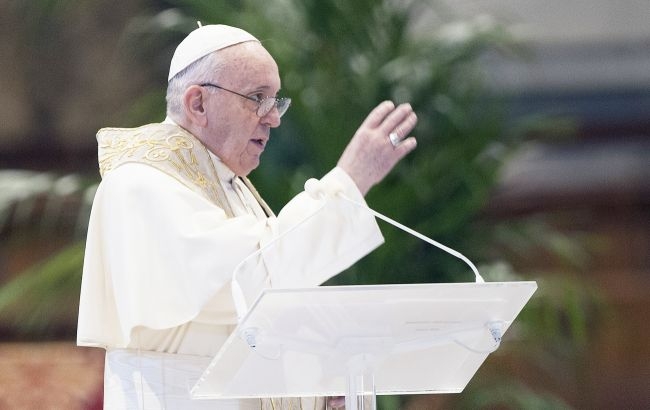 Папа Франциск осудил резню в Буче и поднял украинский флаг