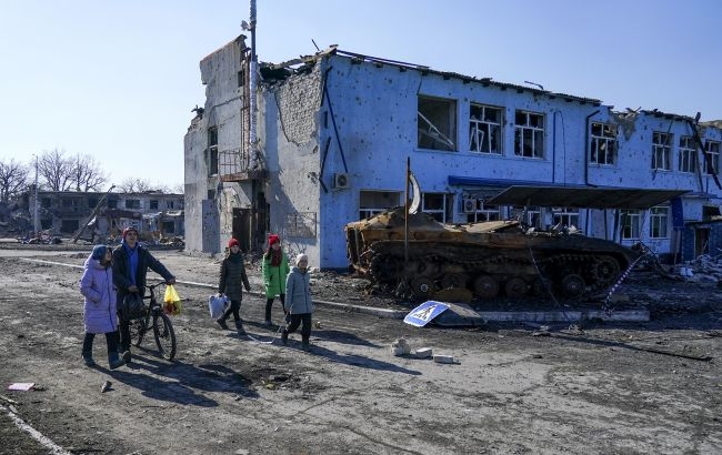 В Мариуполе во время бомбардировки больницы заживо сгорели почти 50 человек, - мэр