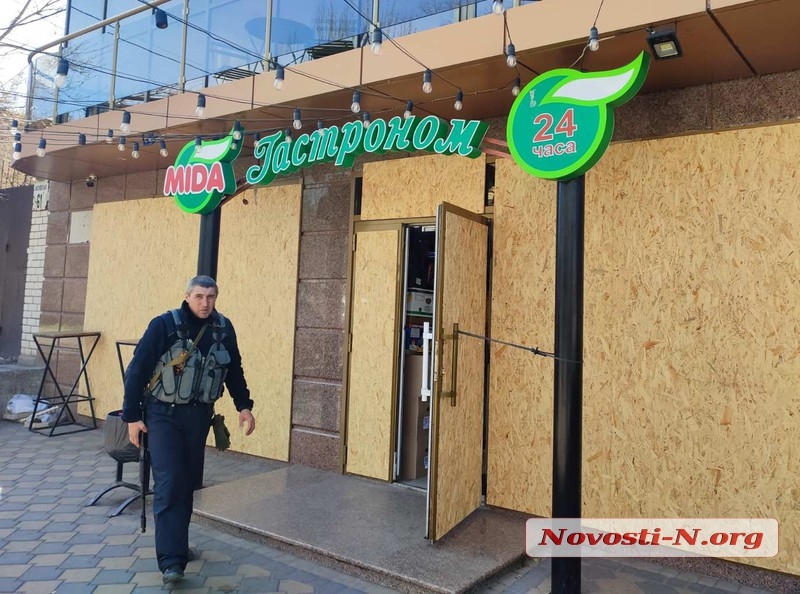 В Николаеве полиция охраны по горячим следам задержала воров, совершивших кражу в магазине