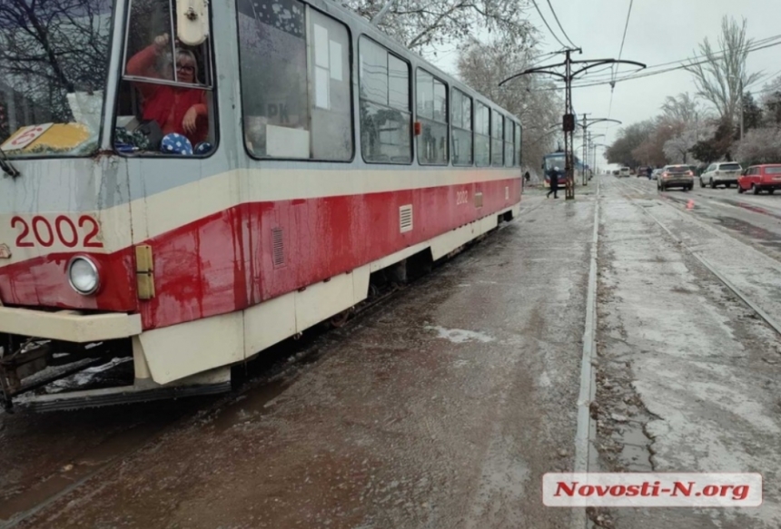 В Николаеве троллейбусы и трамваи теперь курсируют дольше