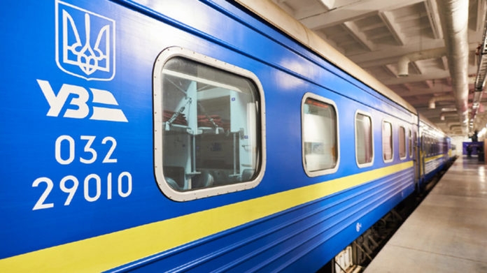 «Укрзализныця» с 12 апреля запускает шесть поездов по дополнительным маршрутам