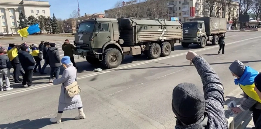 Цены в оккупированном Херсоне: творог по 250 грн, сахар по 90 грн, бананы по 150 грн