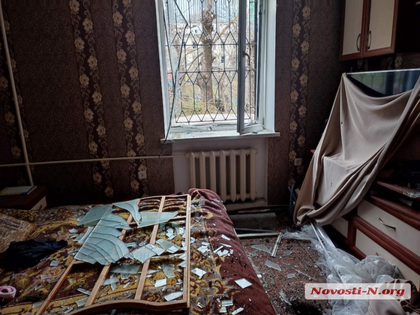 Последствия ракетного обстрела Николаева в субботу. Фото, видео