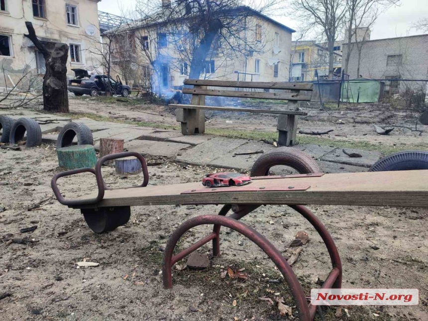 Последствия ракетного обстрела Николаева в субботу. Фото, видео