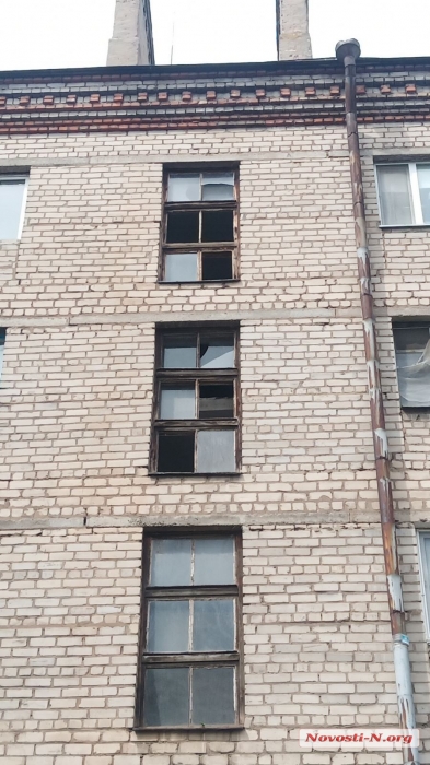 Последствия вчерашнего обстрела в Николаеве (фото, видео)