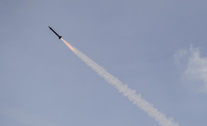 Российские паблики показали крылатую ракету «по пути в Николаев»