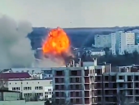 Появилось видео двойного удара ракетами «Калибр» по Львову