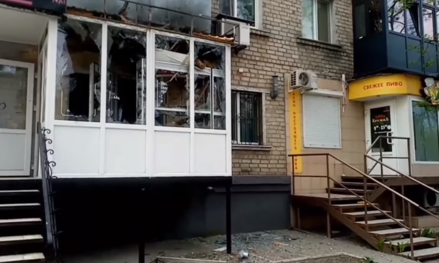 По Николаеву нанесли удар РСЗО «Смерч»: пострадали детские площадки, дома и автомобили (видео)