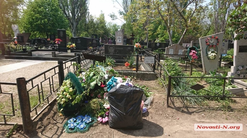 Всю неделю на кладбищах будут работать саперы, - Сенкевич призвал николаевцев поминать умерших дома