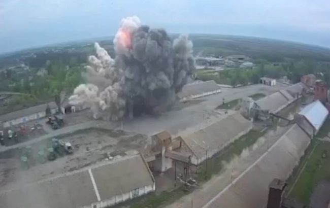 Оккупанты обстреляли склад с зерном в Днепропетровской области (видео)