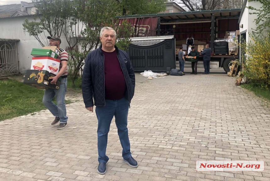 Анатолий Дюмин привез в Николаев гуманитарную помощь на сотни тысяч
