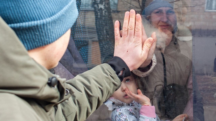 Из Мариуполя эвакуировали еще почти 500 украинцев