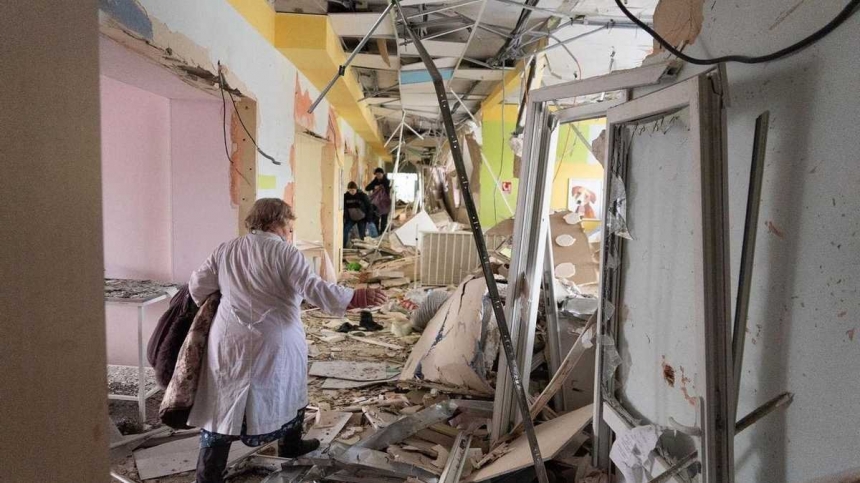 За время войны оккупанты РФ разбомбили 40 украинских больниц, еще 500 повреждены