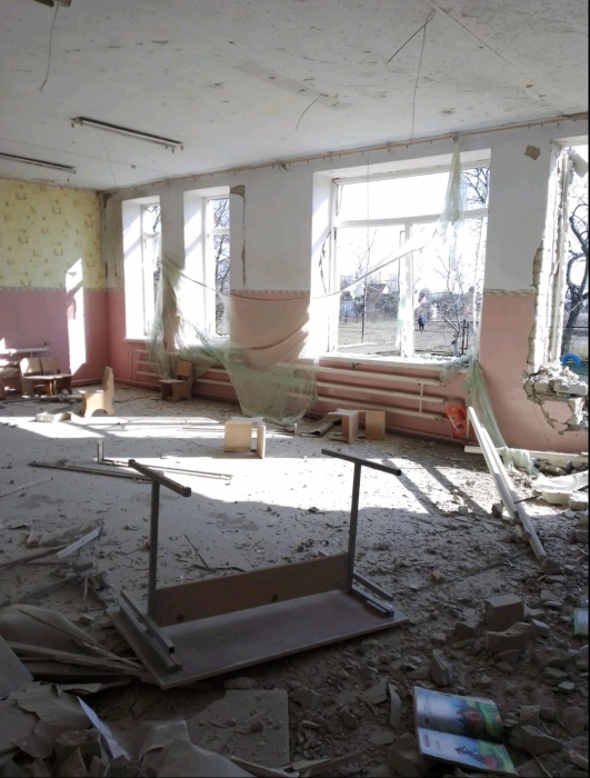 Перевернутые парты, пробитые стены: в селе под Николаевом оккупанты разрушили школу (фото)