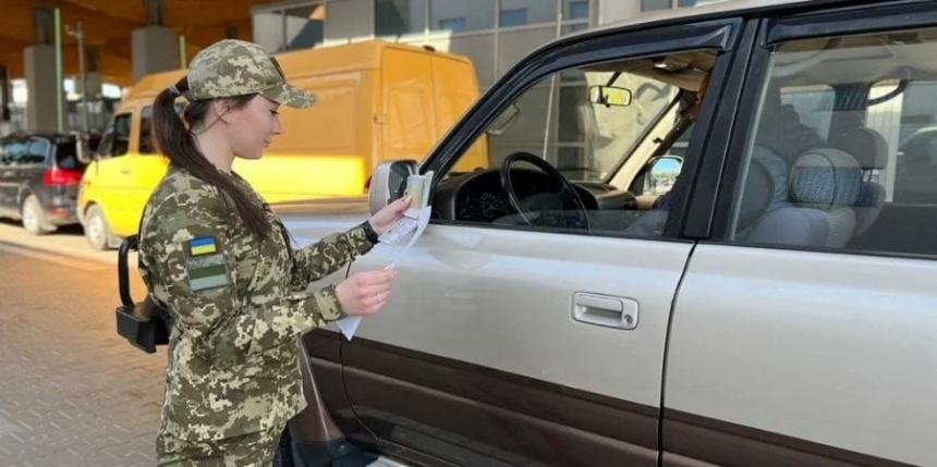 На границе фиксируют рекордное с начала войны количество возвращающихся в Украину людей