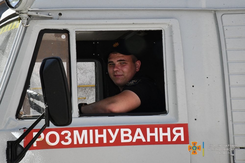 Спасатели показали, как ликвидировали последствия утренних обстрелов в Николаеве