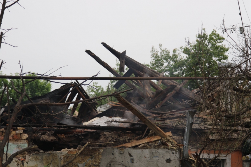 Россияне обстреляли Николаев из бомбардировщика: разрушены здания, пострадал человек