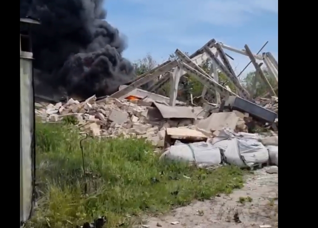 В Николаевской области оккупанты разрушили ракетой строительную базу