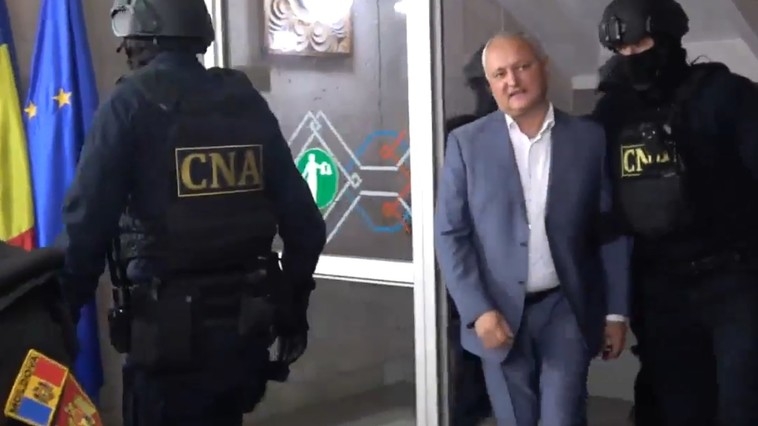 Суд отправил экс-президента Молдовы Додона под домашний арест