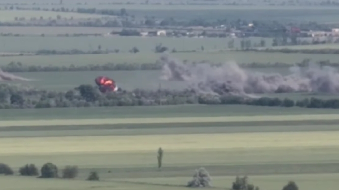 Артиллерия ВСУ уничтожает противника и его технику на территории Николаевской области (видео)