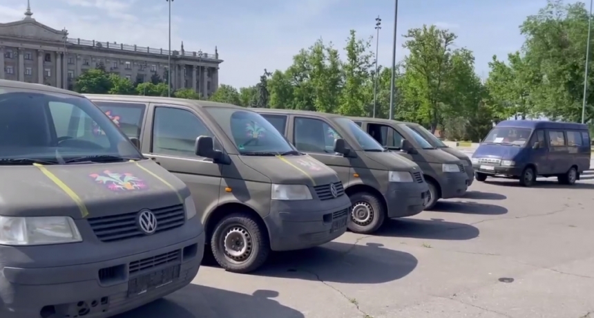 В Николаев прибыли 7 авто Volkswagen, купленные за деньги от продажи картины Марии Примаченко