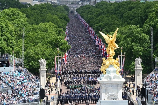 В Лондоне состоялся парад в честь дня рождения Елизаветы ІІ