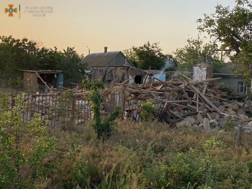 В Николаевской области в результате обстрелов разрушены дома, ЦПАУ, есть погибшие и раненые 