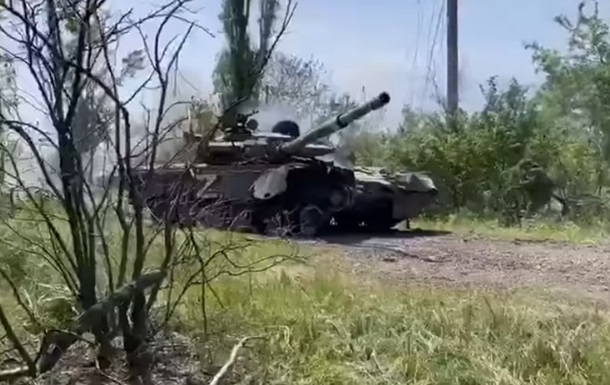 Бойцы ТРО уничтожили вражеский танк, бросив гранату в люк (видео)