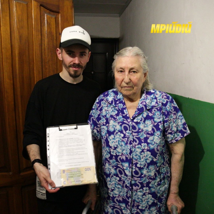 Николаевская бабушка передала военным все свои накопления