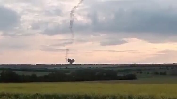 ВСУ сбили российский самолёт в Запорожской области (видео)