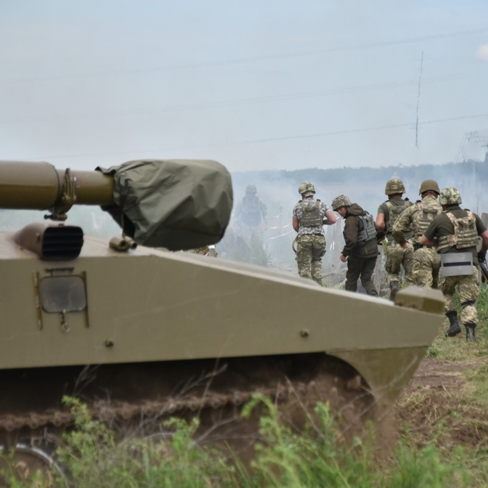 Николаевская бригада морпехов показала, как обкатывает тяжелую бронетехнику (фото)